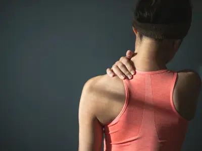 Sintomas associados a dor no ombro direito