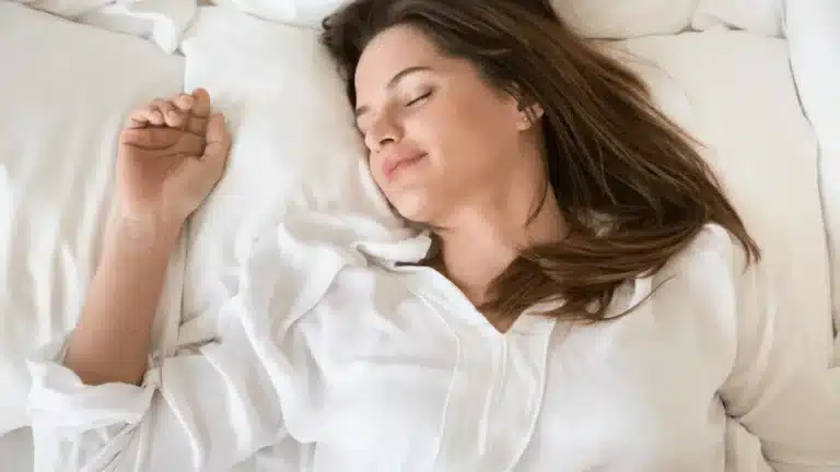 Melhor posição para dormir com dor no ombro