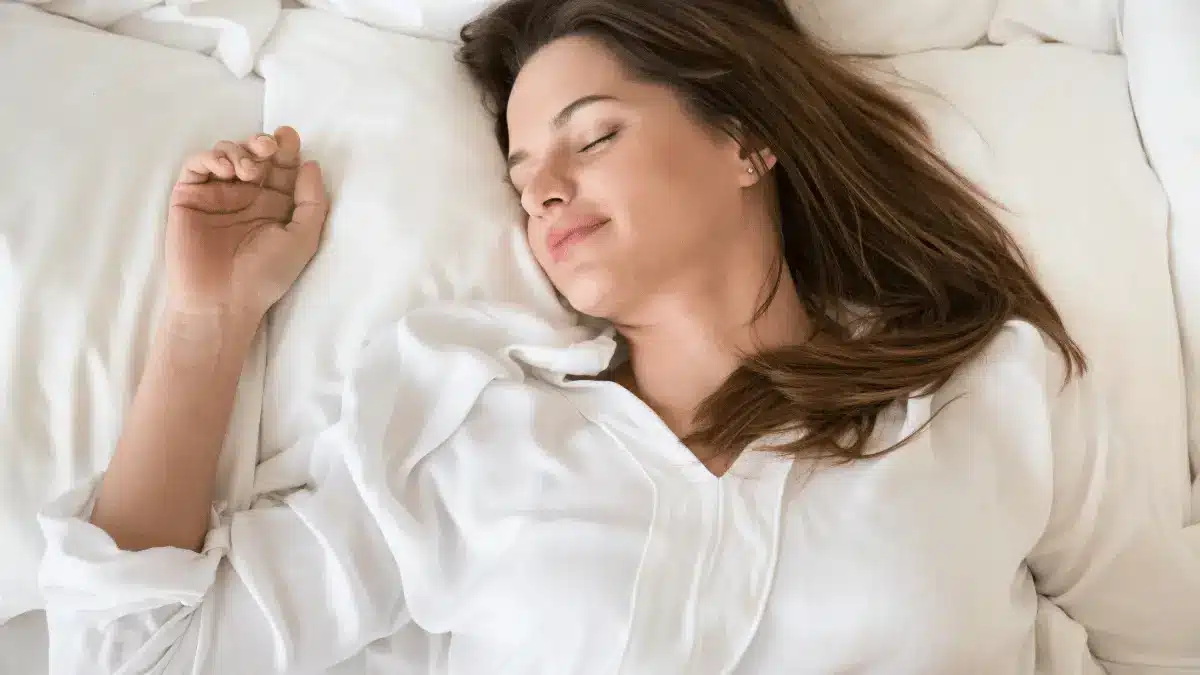 Melhor posição para dormir com dor no ombro